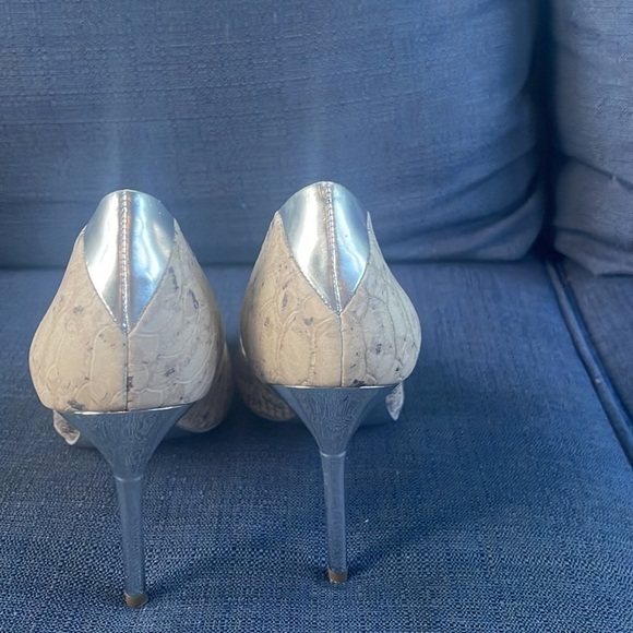 SAM Edelman Leather Snakeskin Print w/ 4 1/2” Silver Heels and Accents. Size 9 - Picture 3 of 10